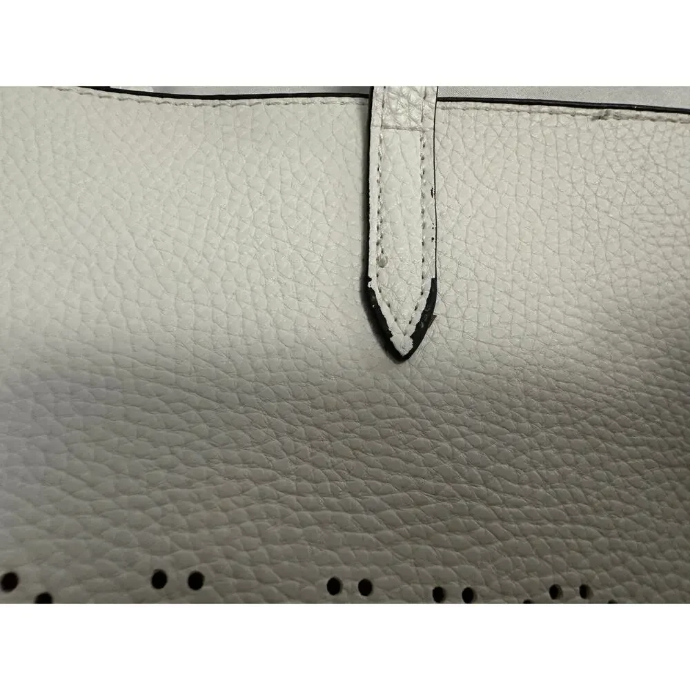Victoria's Secret Laser-Cut logo Tote Bag in White Faux Leather - Picture 5 of 10